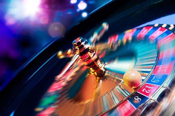 Live Texas Poker table interface on masuk oppatoto showing dealer camera and community cards